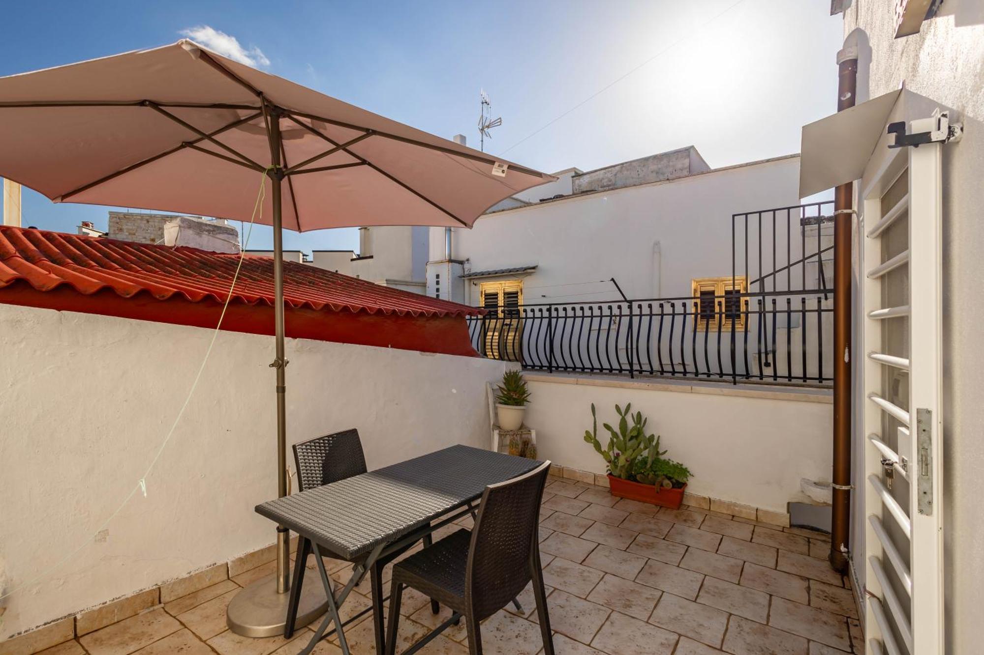 Antiche Mura Apartments "Nel Cuore Della Puglia"Bivani, Cucina, Terrazzo ตูรี ภายนอก รูปภาพ